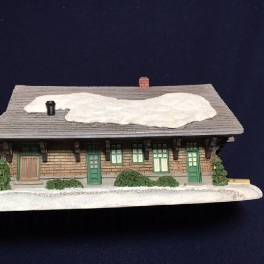 Norman Rockwell "Three Day Pass" Train Depot # 82294 Village House Figurine - Picture 7 of 13